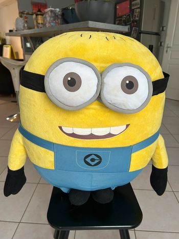 Grosse peluche minion