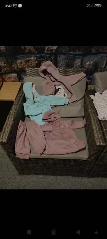 3 gilets et 2 jogging