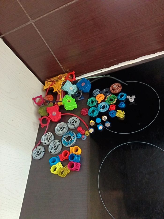 Lot toupies Beyblade