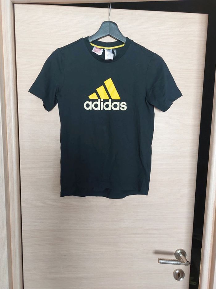 Tee-shirt noir adidas et jaune