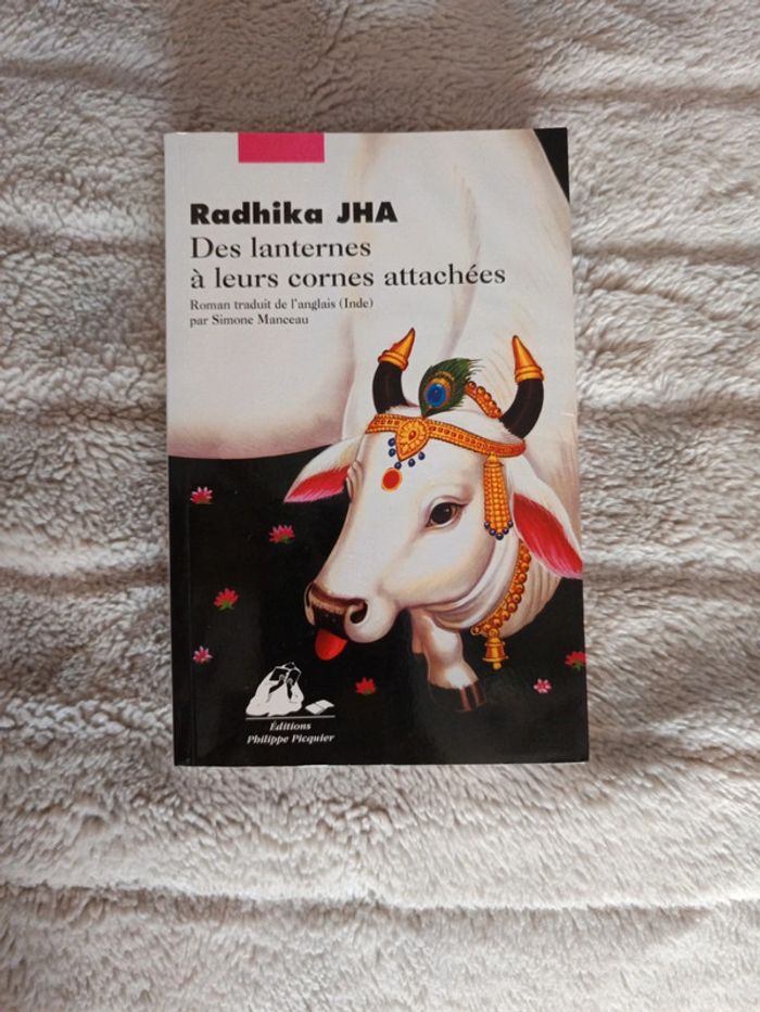 Des lanternes à leurs cornes attachées