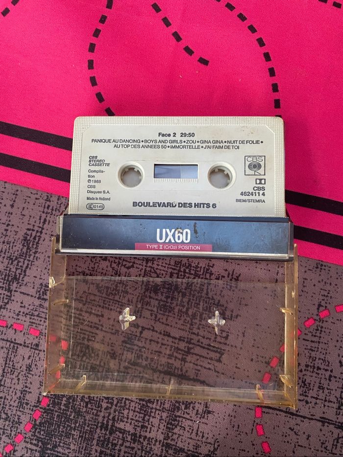 Cassette audio hit