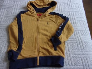 veste à capuche Okaïdi taille 6 ans