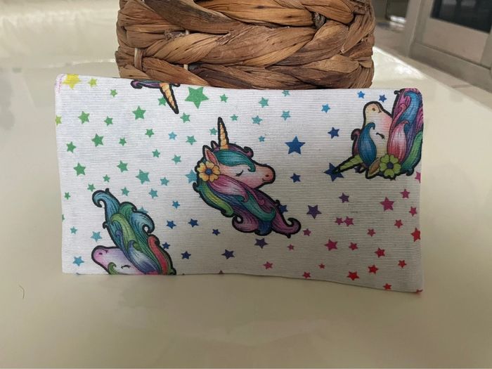 Bel étui à lunette solide ou pochette pour petits articles tissu licorne neuve - photo numéro 3