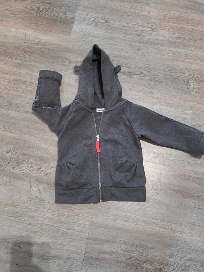 Veste à capuche grise chaude