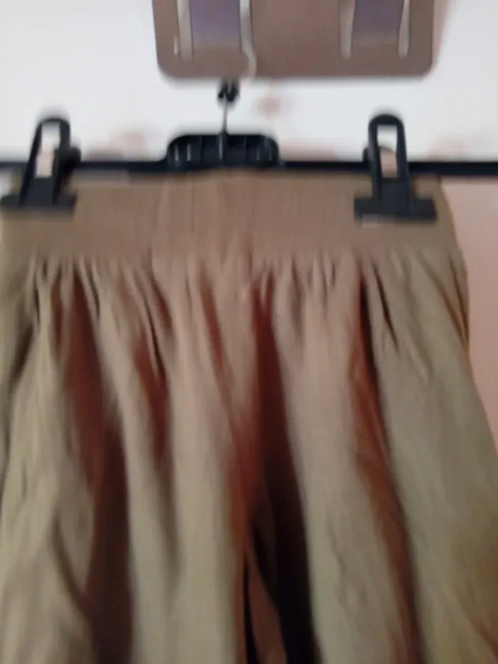Joli pantalon léger kaki. 4 ans - photo numéro 6