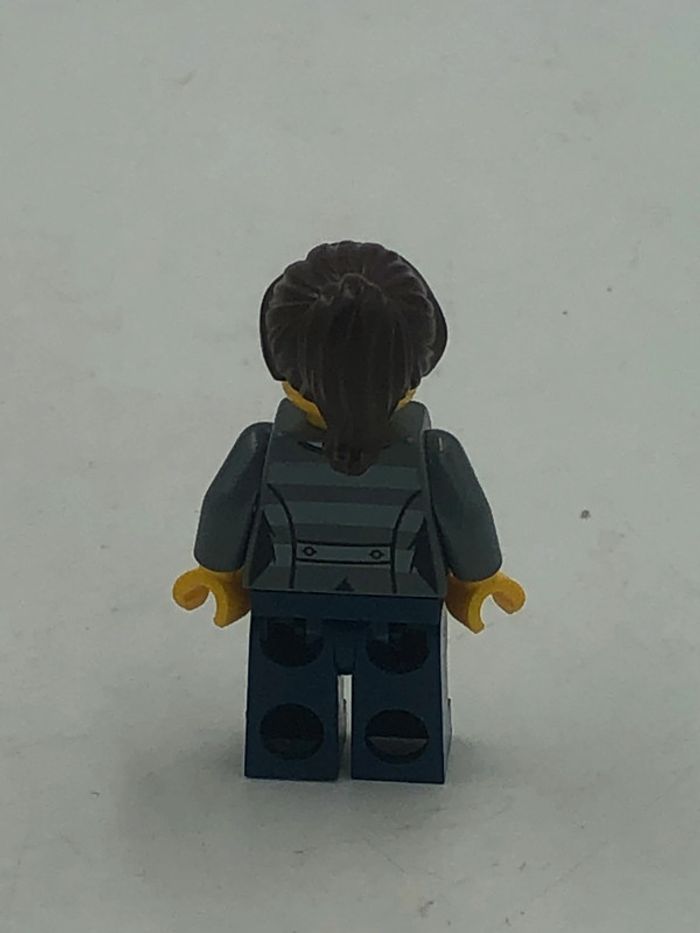 Figurine Lego City femme de bandit - photo numéro 3