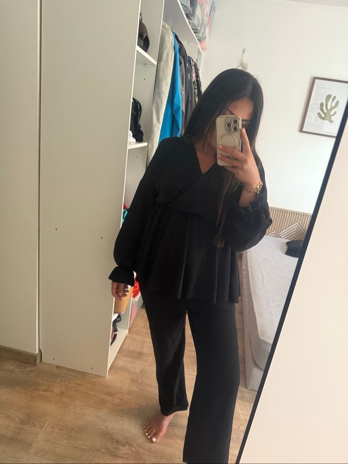 Ensemble noir à volants