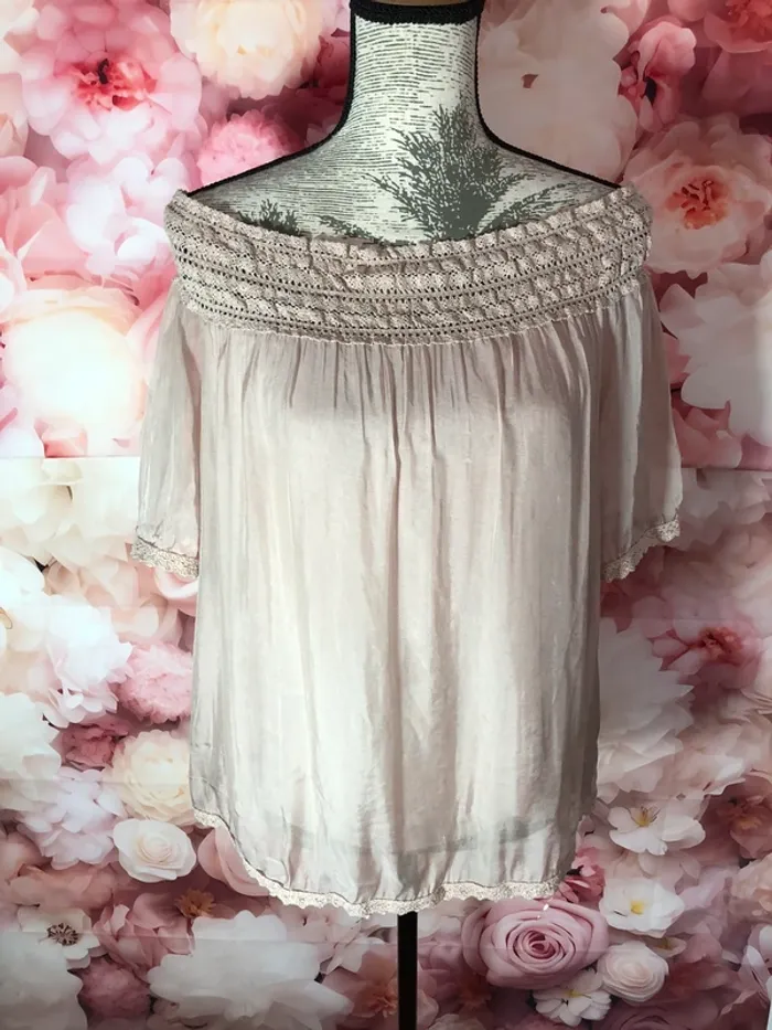Blouse en soie rose .
