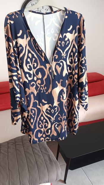 Très jolie tunique habillée T.48  bleu et beige