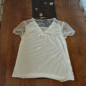 T-shirt avec une broderie