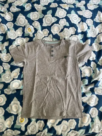 Tshirt tunisien gris Vertbaudet taille 10 ans