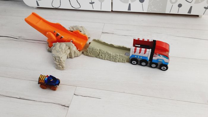 Jeu jouet Dino rescue T rex avec Chase petit circuit de voiture avec dinosaure - photo numéro 5