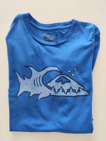 8 ans Quicksilver tee shirt