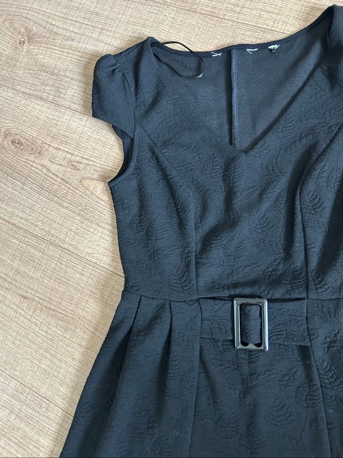 Robe noire à manches courtes taille 34 TBE - photo numéro 10