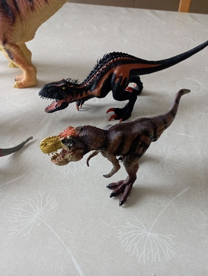 Lot 5 dinosaures différentes tailles 10€ - photo numéro 2