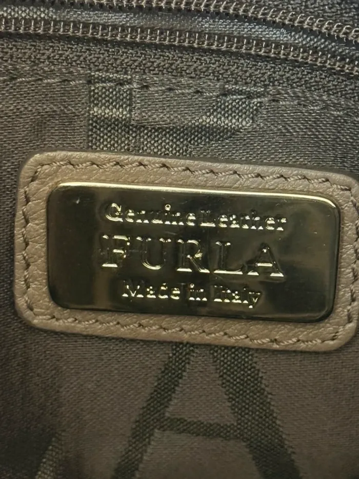 Sac Furla Cuir Taupe – Excellent État – Avec Bandoulière et Cadenas - photo numéro 7