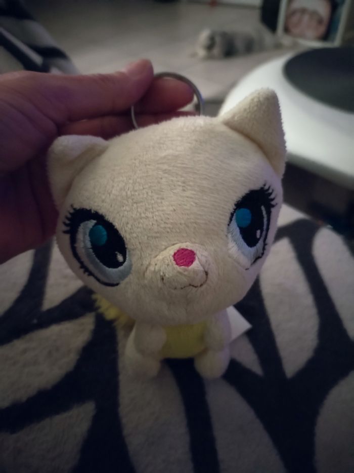 Peluche porte clef "Pet Shop" en très bon état - photo numéro 3