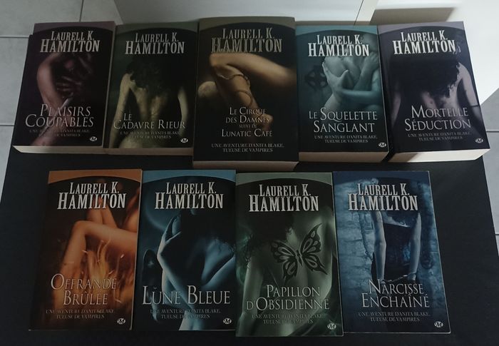Lot collection de livres Anita Blake de Laurell k. Hamilton