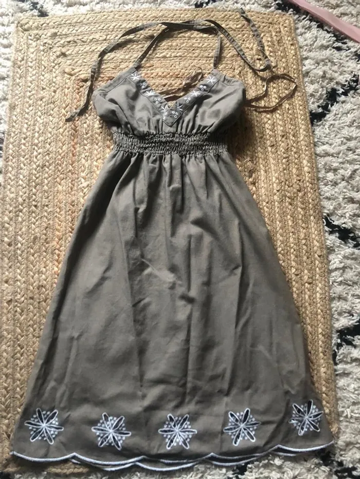Robe dos nu