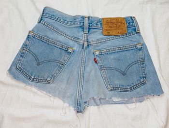 short Levi's Vintage, canon ! c'est un jeans qui a été coupé taille 26us (taille 34)
