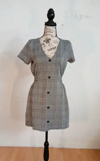 👗 Robe à carreaux Jennyfer – Taille L – Très bon état
