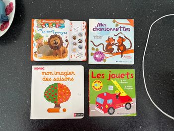 Un lot de quatre livres dont 3 sonores
