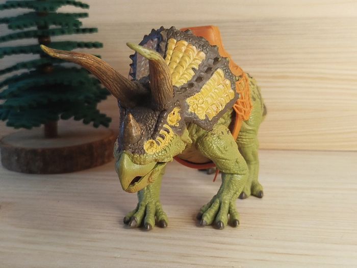 LANARD dinosaure triceratops Animal préhistorique