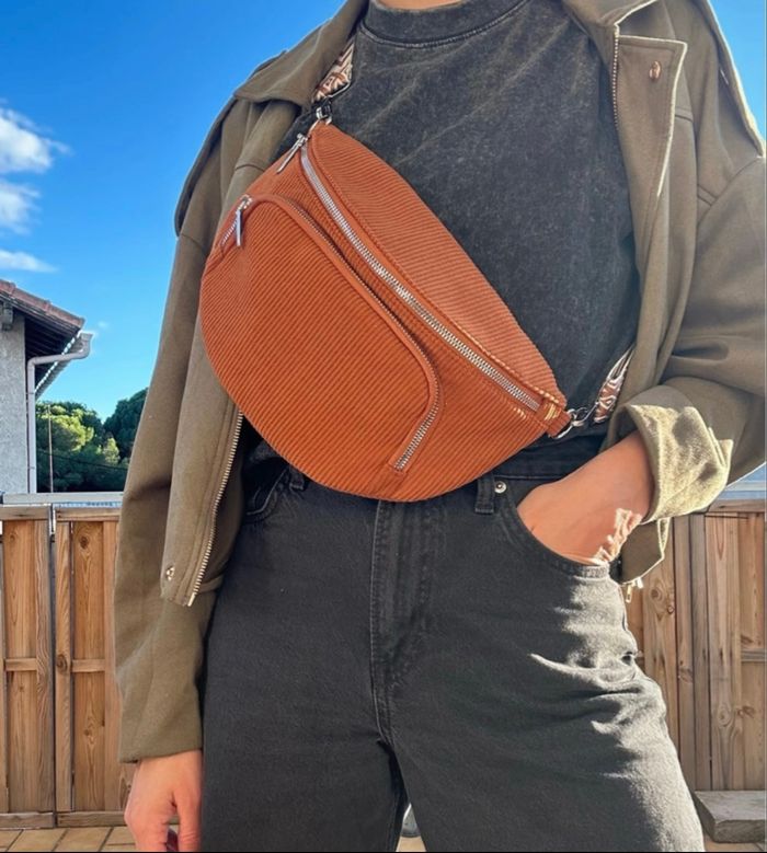 Sac banane en velours côtelé marron - photo numéro 8