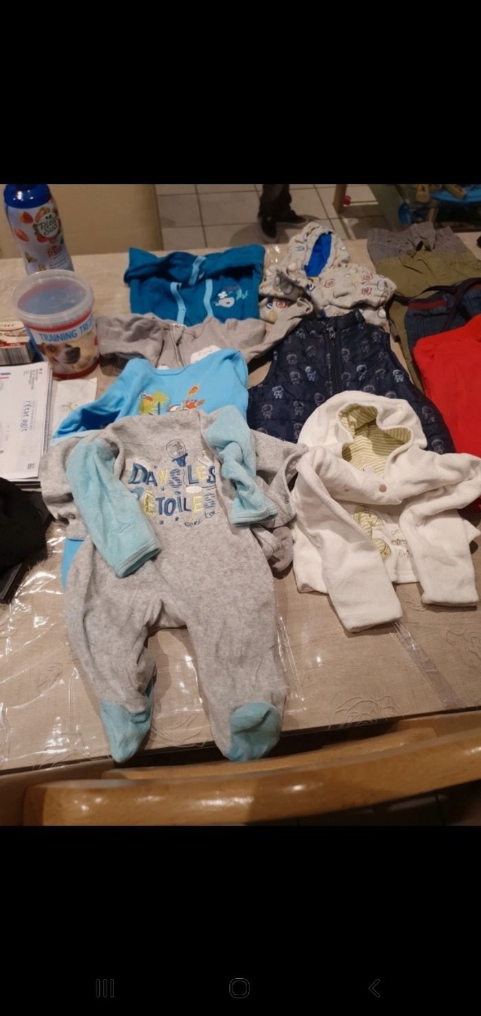 Lot de 28 habits de 6 mois - photo numéro 7