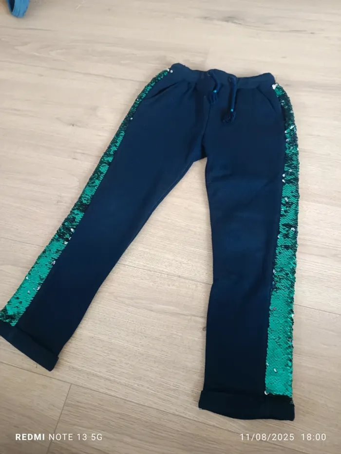 Magnifique jogging Vertbaudet taille 6 ans - photo numéro 2