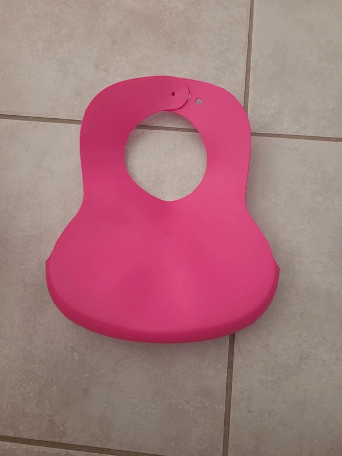 Bavoir réglable en plastique souple - photo numéro 3