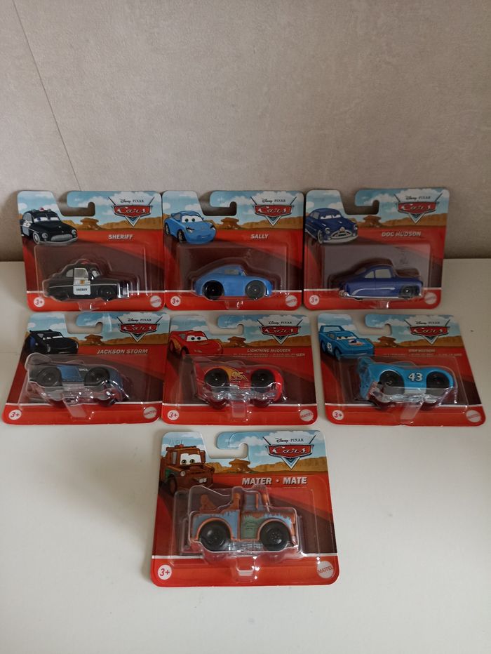 Lot 7 voitures cars mattel neuves