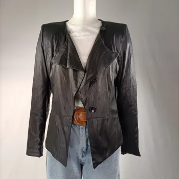 Veste noir aspect froissé - Briefing - Taille 38 - Effet cuir Coupe asymétrique Élégante