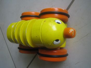 Canard poussin jaune à tirer en bois