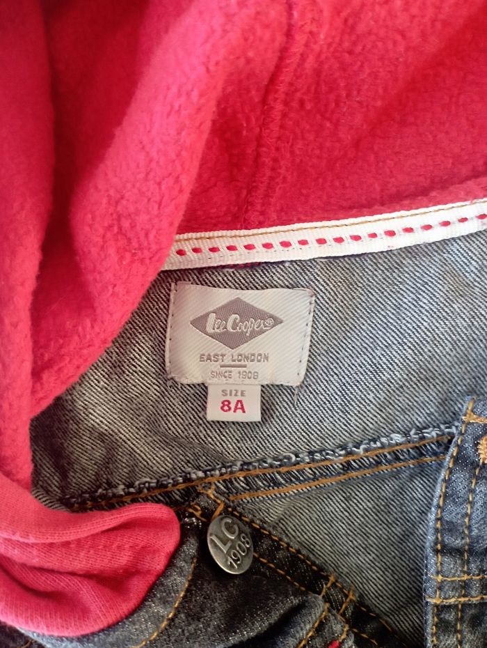 Veste en jean bleu/rouge à boutons avec capuche Lee cooper 8 ans 4€ - photo numéro 2