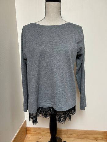 Pull fin gris avec dentelle noire - taille 38