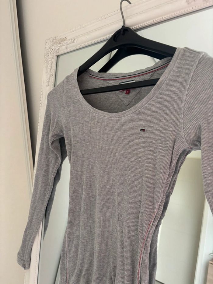 Manche longue Tommy Jeans gris - photo numéro 2