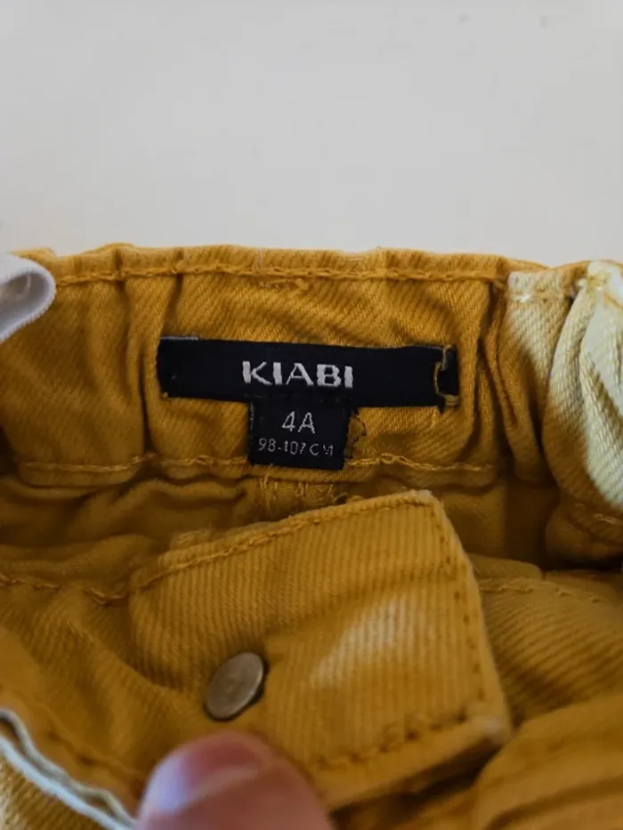 Short jaune - photo numéro 2