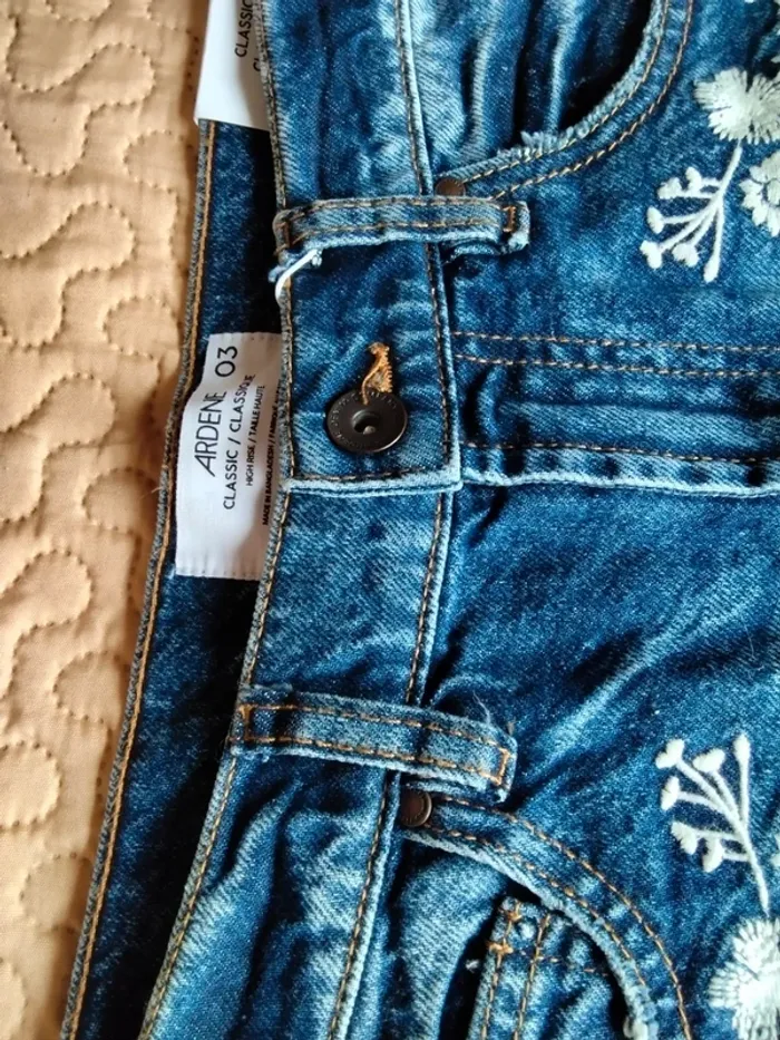 Short jeans  femme. Marque Ardene (A195) - photo numéro 4