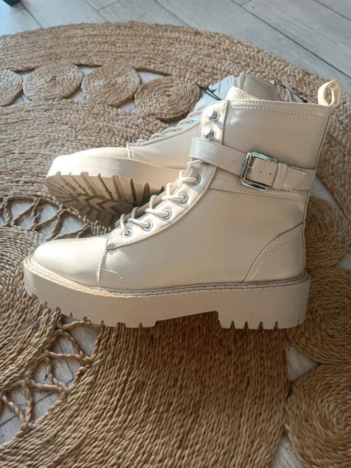 Bottines boots à lacets semelles crantées beige Pimkie Taille 40 Neuf avec étiquettes - photo numéro 5