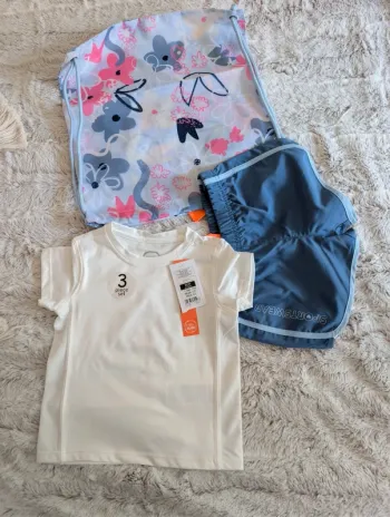 Ensemble 3 pièces neuf. 2 ans