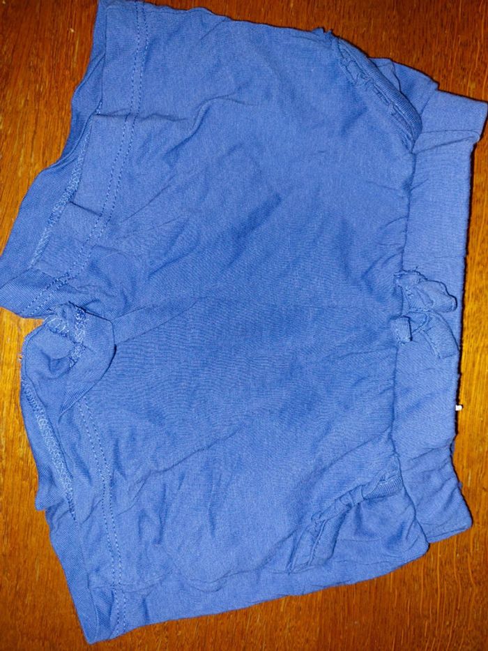 Short bleu