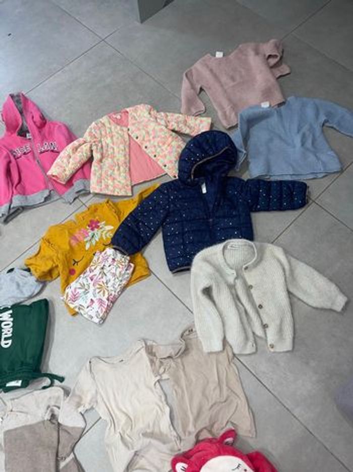 Lot 29 pièces 24 mois / 2 ans - photo numéro 2