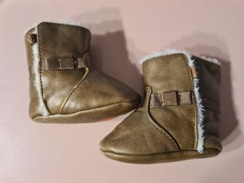 Chaussures. Bébé. Fourré. Marron. 10 cm. OB
