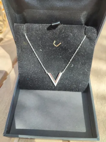 Collier Swarovski delta