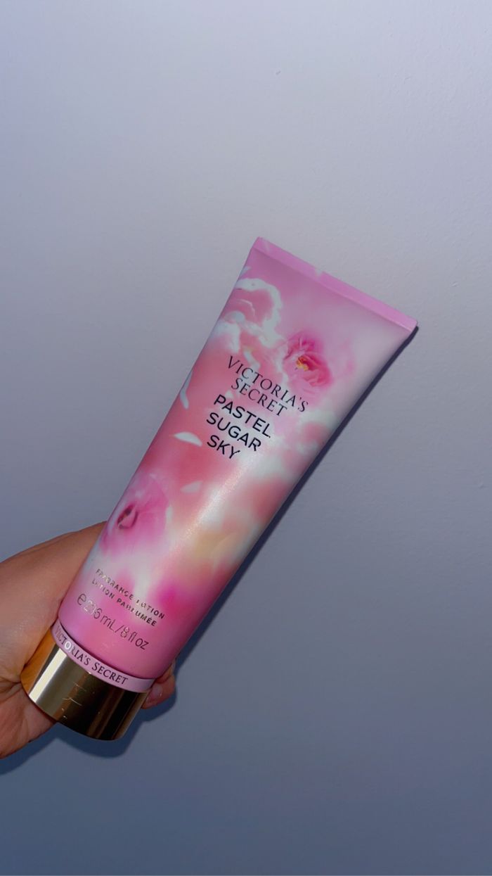Pastel sugar sky cotton candies 🍭 Victoria ‘ s secret édition limitée