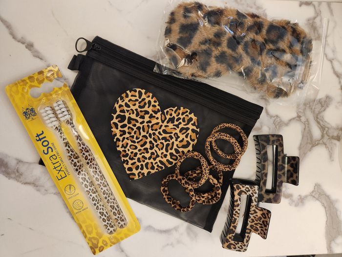 Trousse avec accessoires assortie léopard