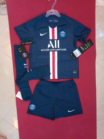 Tenue de foot PSG, Nike Authentique Officiel taille enfant 5/6 ans, Neuf