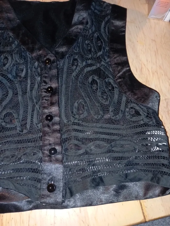 Gilet en soie superbe pièce - photo numéro 3